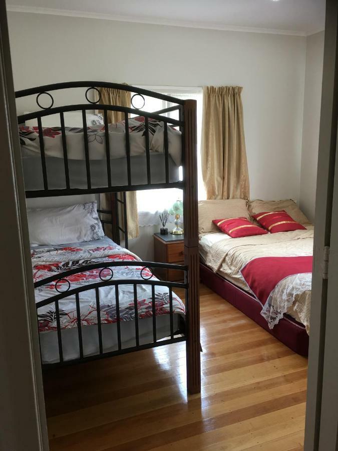 At Homestay Auckland Eksteriør billede